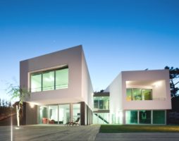 Architecture de villa à Cascais par Empty Space Architecture