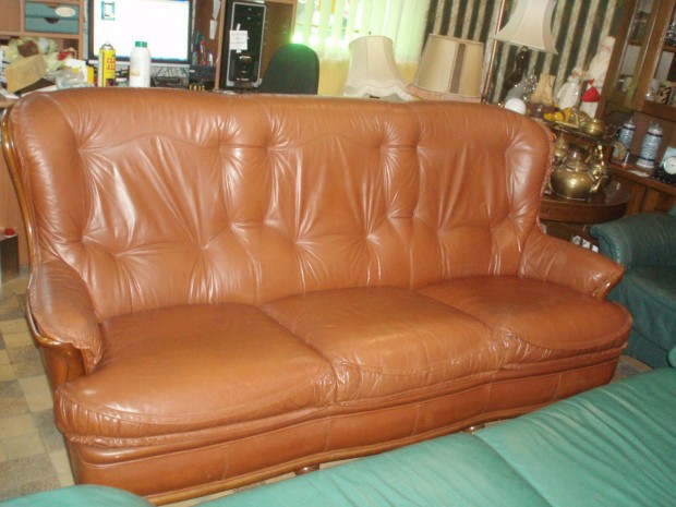 Pulang leather na sofa