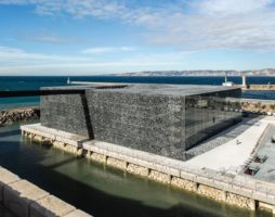 Rudy Ricciotti construit un immeuble en dentelle de béton et de fer à Marseille