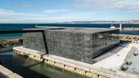 Nagtayo si Rudy Ricciotti ng lacy concrete at iron building sa Marseille