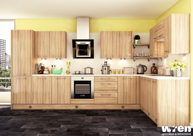 Sur la photo : Cuisine lumineuse avec des meubles en bois, un mur jaune et un tablier blanc