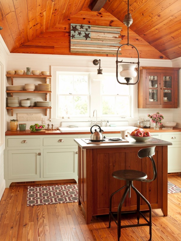 Sur la photo: un intérieur en bois simple mais élégant d'une cuisine non malade