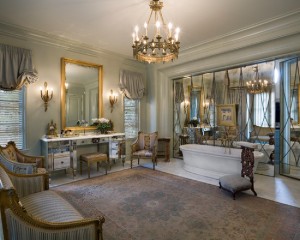 Intérieur de salle de bain de luxe en or