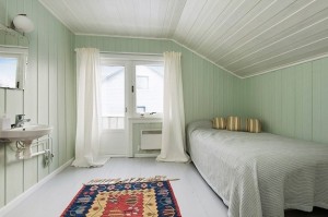 Petite chambre avec salle de bain