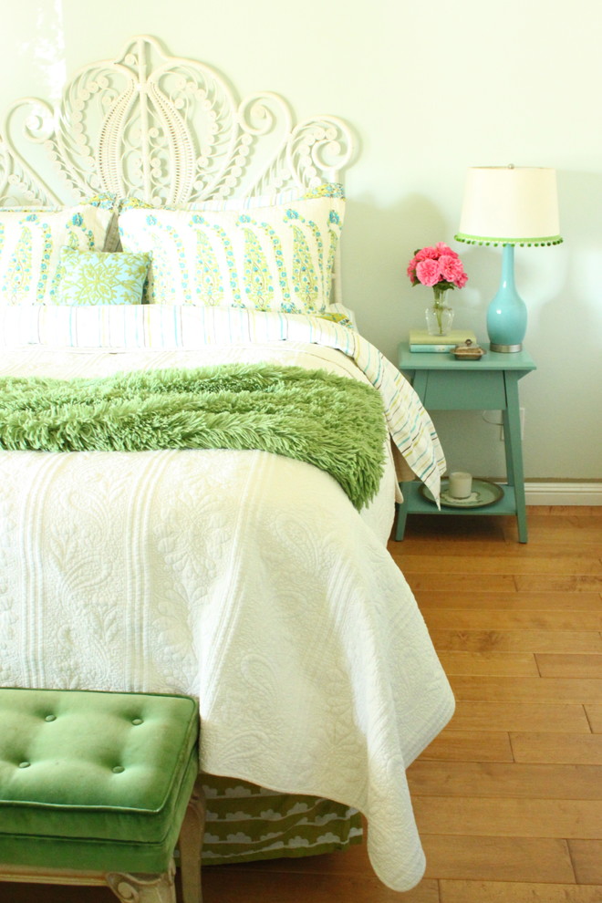 Intérieur de chambre blanc et vert