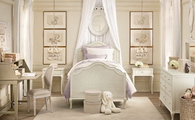 chambre d'enfant dans un style classique