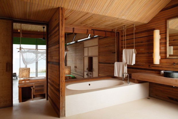 salle de bain dans une maison en bois