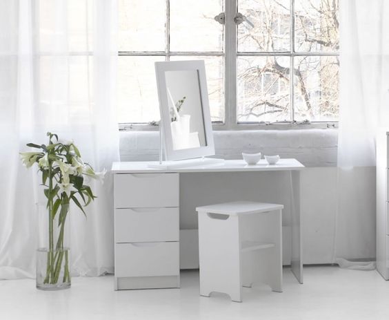 dressing table sa kwarto,