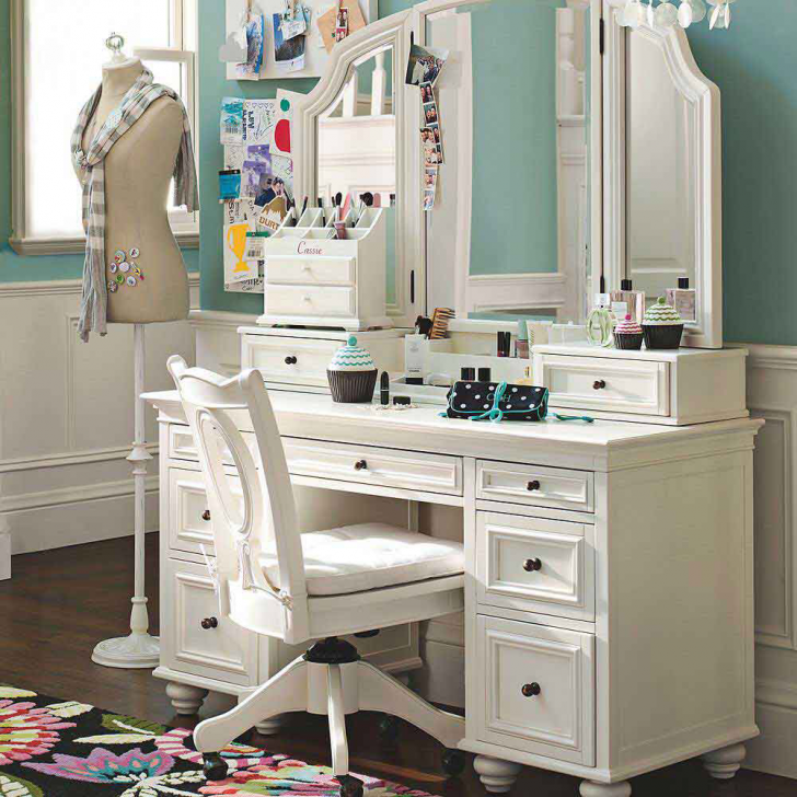 dressing table sa kwarto,