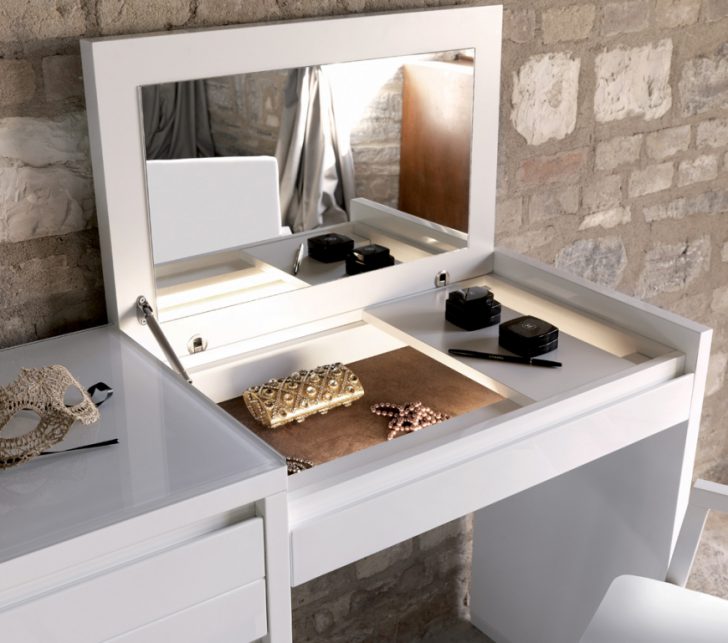 dressing table sa kwarto,