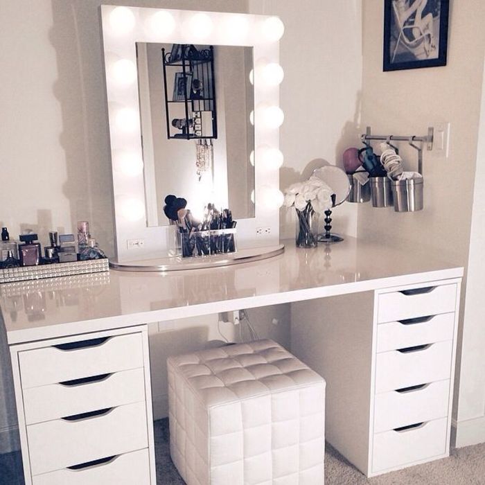 dressing table sa kwarto,