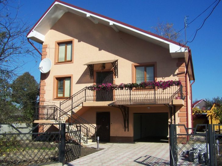 décoration de façade d'une maison privée