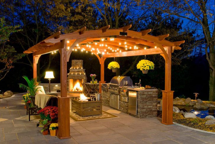 do-it-yourself gazebo na may barbecue