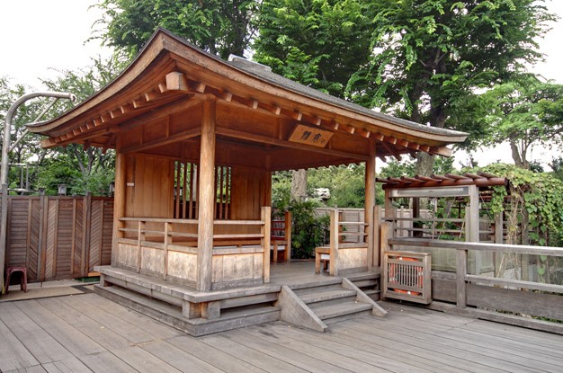 do-it-yourself gazebo na may barbecue