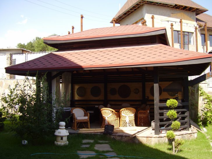 do-it-yourself gazebo na may barbecue