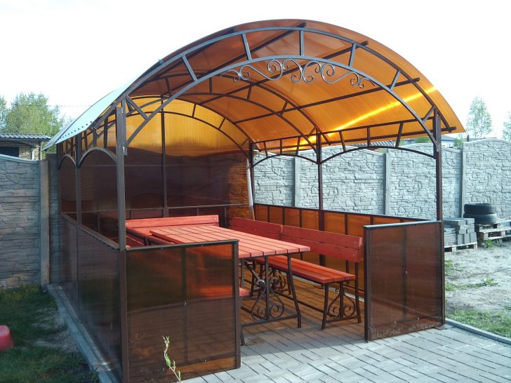 gazebo para sa mga cottage ng tag-init na gawa sa polycarbonate