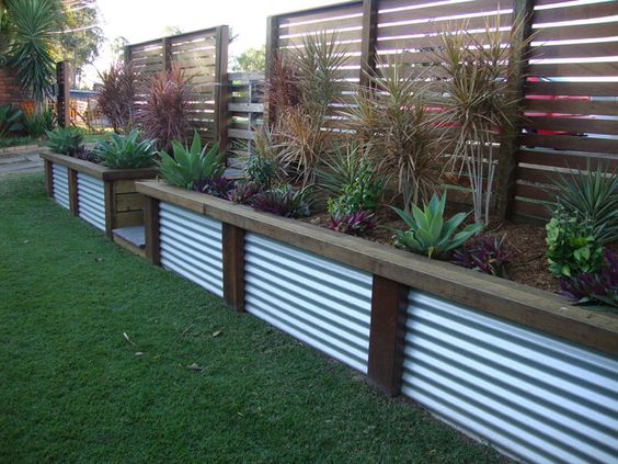 corrugated board fences