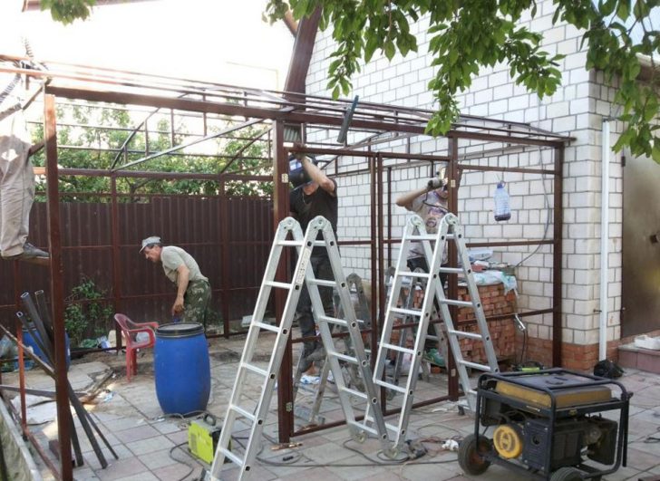 gazebo para sa mga cottage ng tag-init na gawa sa polycarbonate