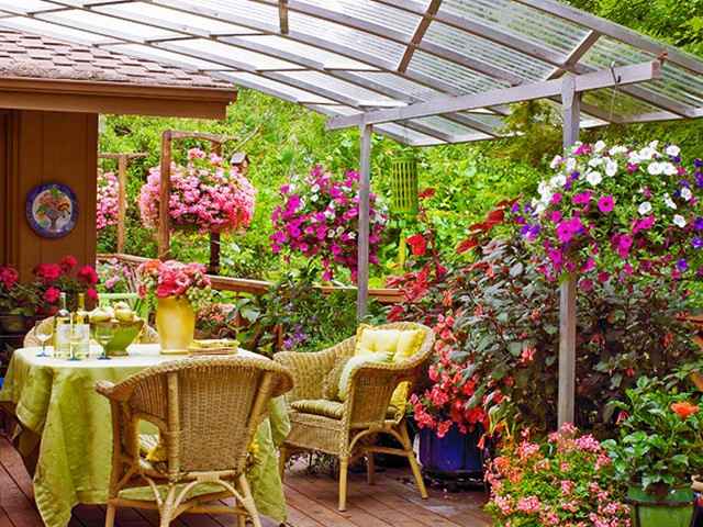 gazebo para sa mga cottage ng tag-init na gawa sa polycarbonate