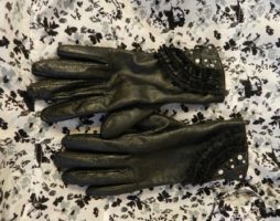 Comment beau décorer des gants en cuir?