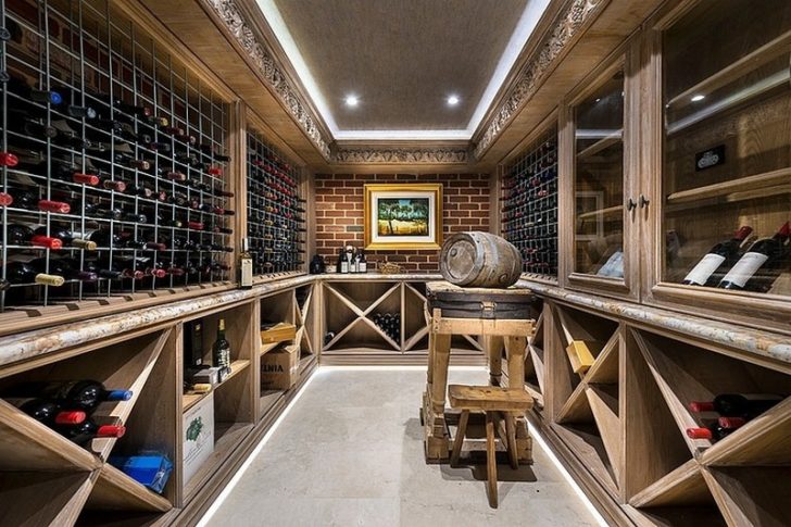 cave à vin à l'intérieur