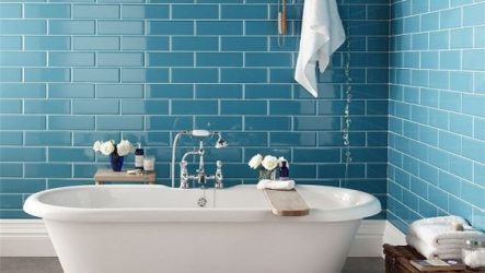 Conception de salle de bain sophistiquée dans des tons turquoise