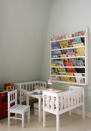 rangement des livres dans la crèche