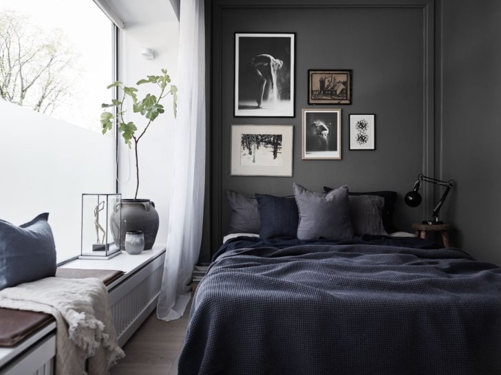 chambre aux couleurs sombres