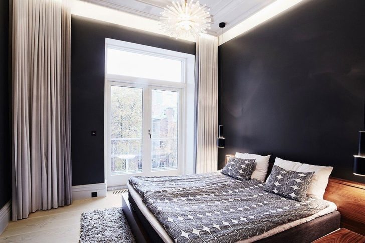 chambre aux couleurs sombres