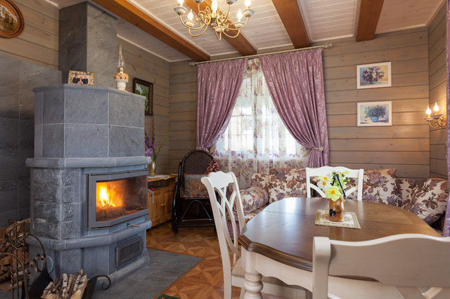 salon dans une maison en bois